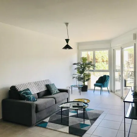 2 Pieces A Avec Terrasse Et Parking - Fr-1-63-261