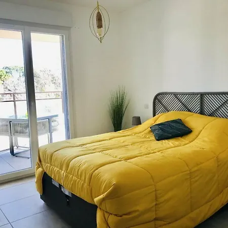 2 Pieces A Avec Terrasse Et Parking - Fr-1-63-261 Apartmán Calvi (Corsica)