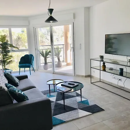 Apartmán 2 Pieces A Avec Terrasse Et Parking - Fr-1-63-261